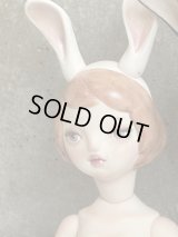 青山忌人形展2025|あらおひとみ「バニーガール」(しろ)